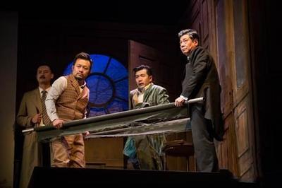 話劇《演砸了》舞臺(tái)藝術(shù)造型策劃 荒謬背后的藝術(shù)韻味
